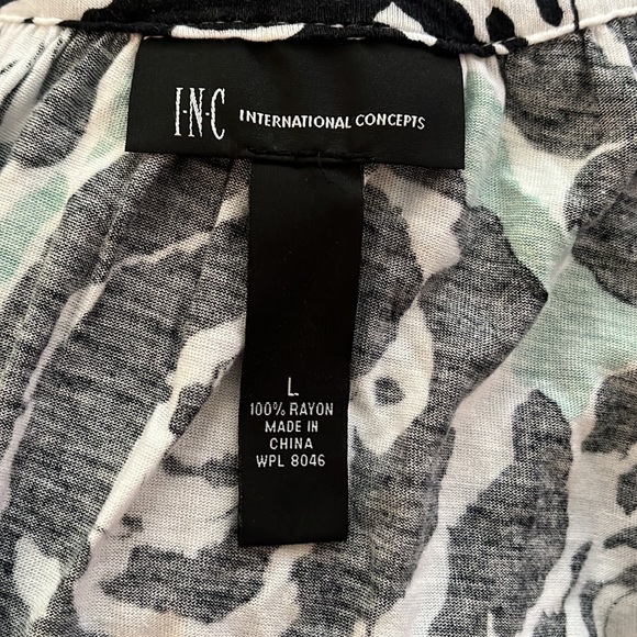 Inc  black, white and mint, green floral, print tank top. Size large - Picture 3 of 3